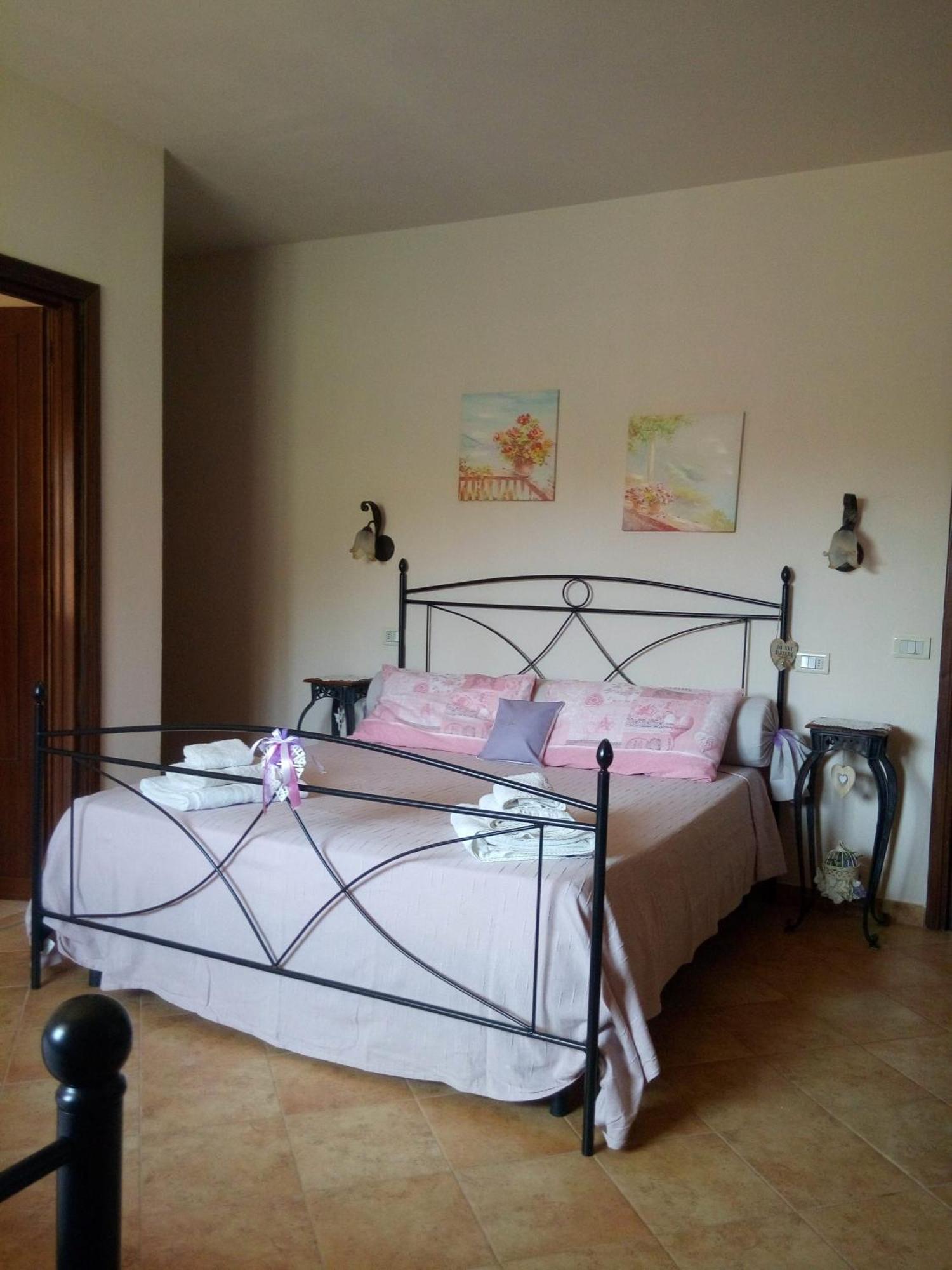 Bed And Breakfast Della Regina... Fondi Bagian luar foto