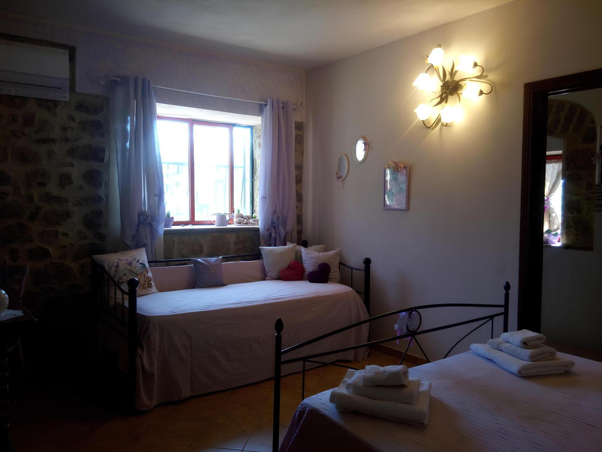 Bed And Breakfast Della Regina... Fondi Bagian luar foto