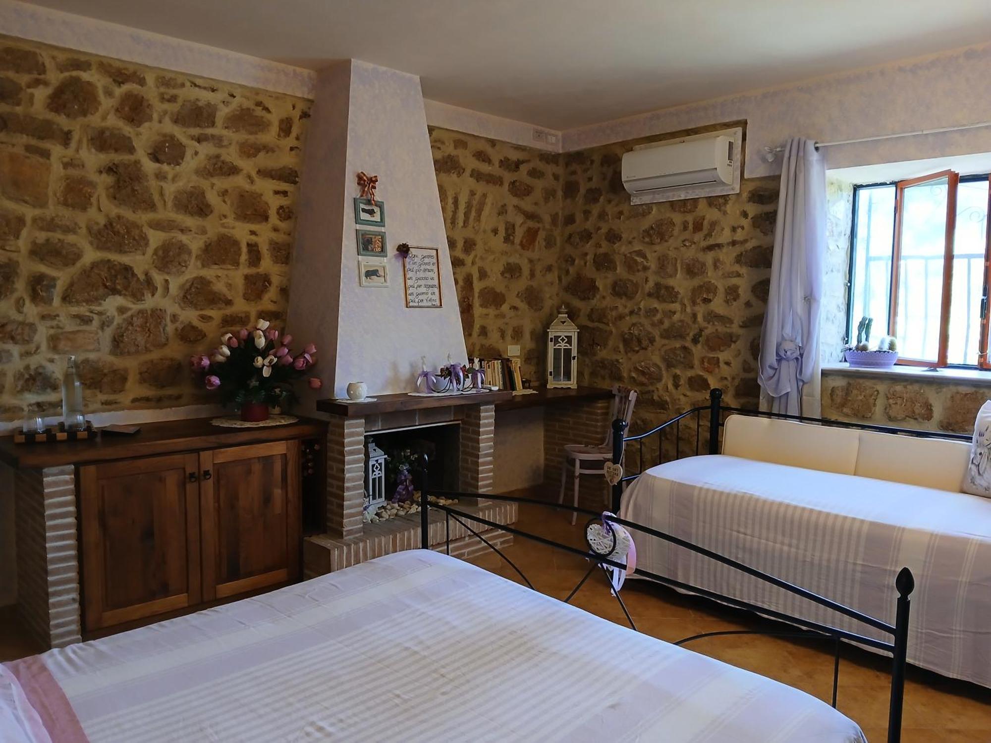 Bed And Breakfast Della Regina... Fondi Bagian luar foto